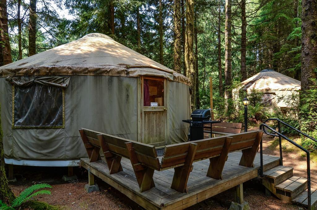 South Jetty Camping Resort Yurt 4 Флоренс Экстерьер фото